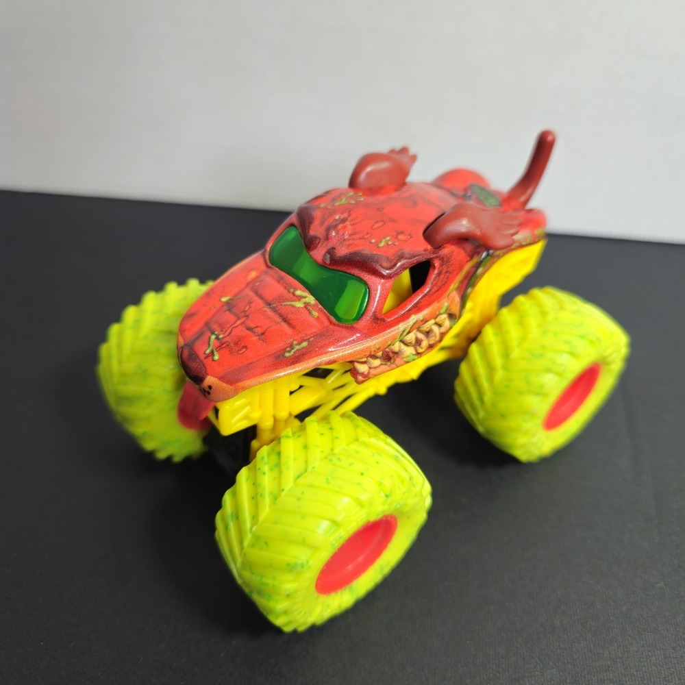 Spin Master Monster Jam - Zombie vs Hunter Monster Mutt 1/64 Red Loose No Box